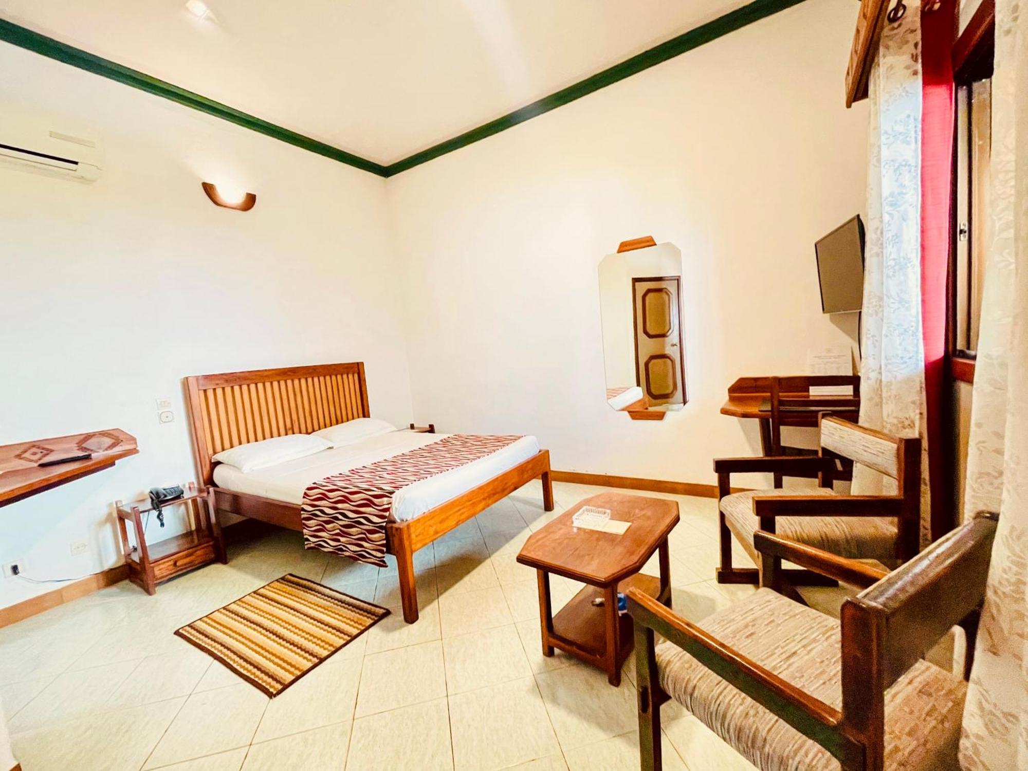 Le Nouvel Eden Hotel Toliara Bagian luar foto