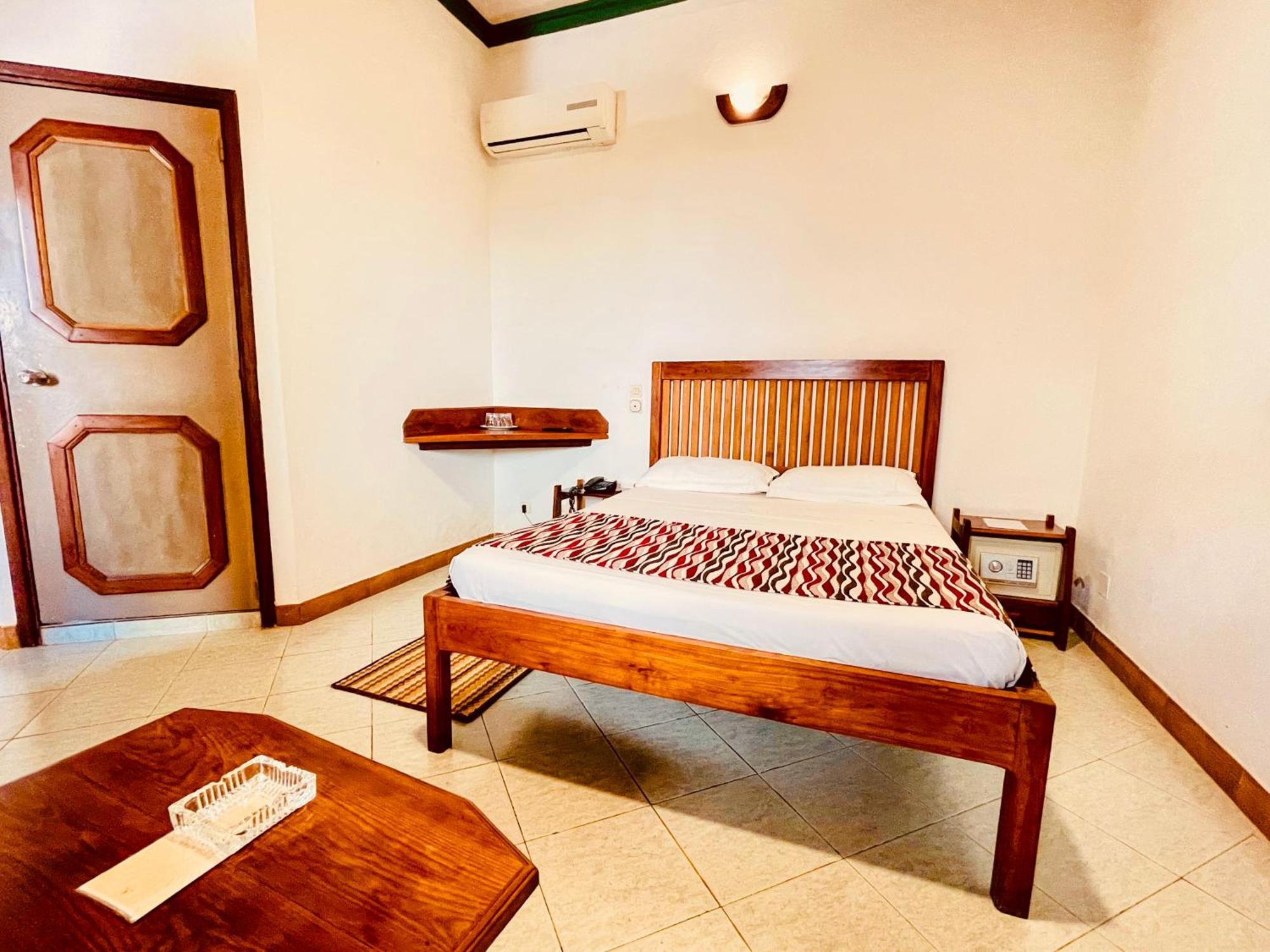 Le Nouvel Eden Hotel Toliara Bagian luar foto